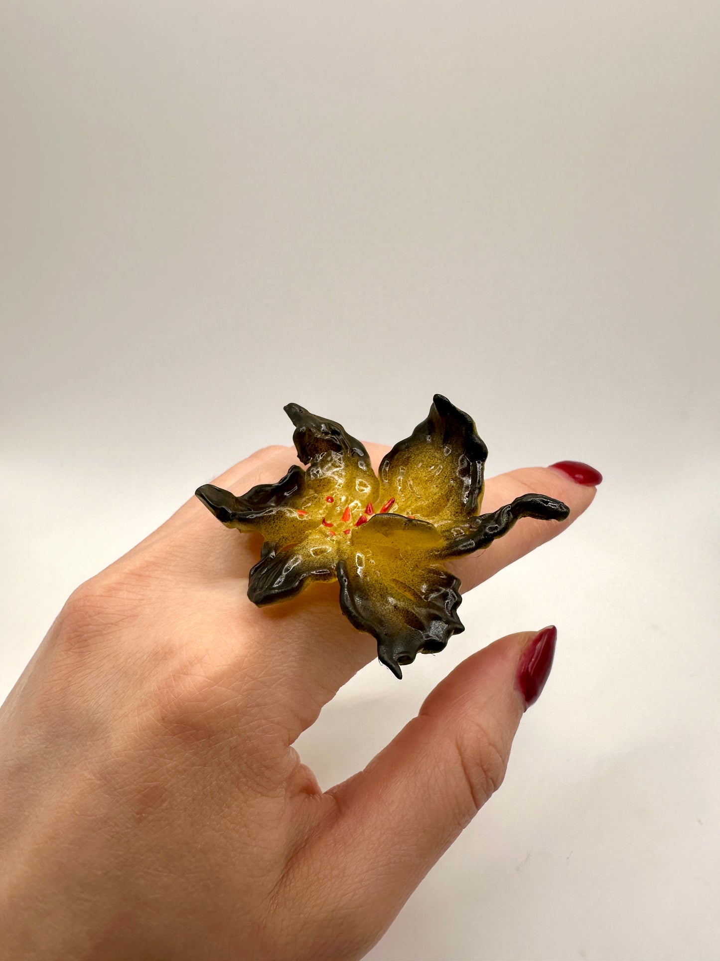 Daffodil Flower Ring Nº1 - Black Edge & Yellow
