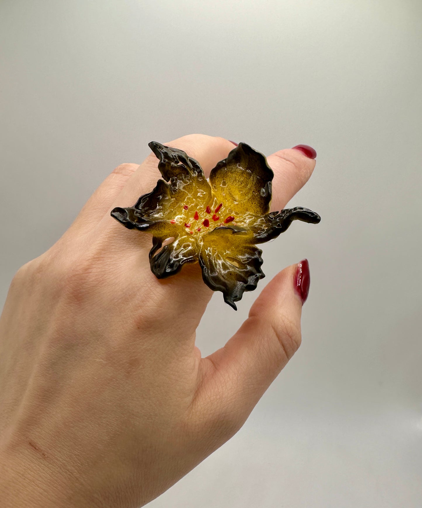 Daffodil Flower Ring Nº1 - Black Edge & Yellow