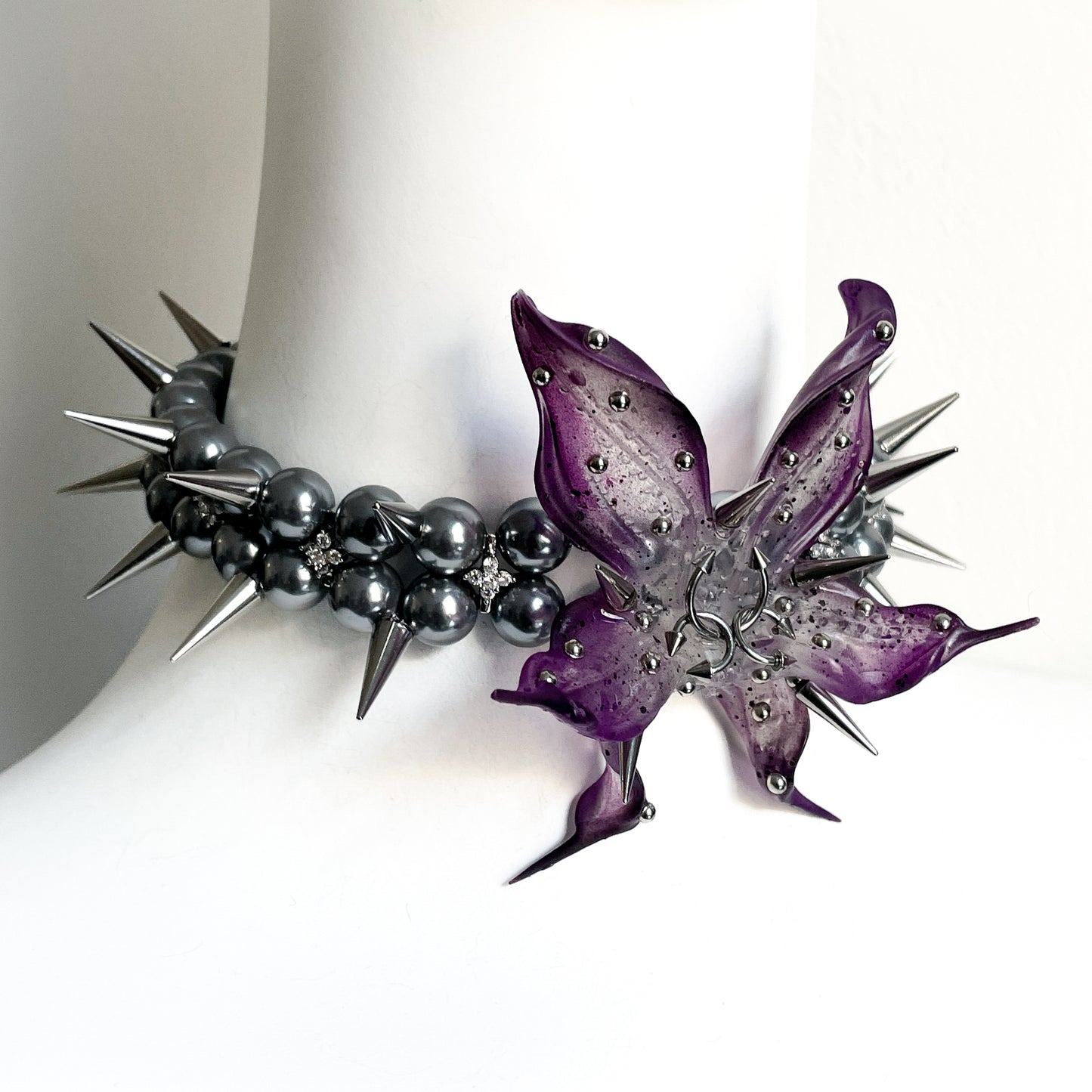 Spiked Dark Angel Orchid Pearl Choker