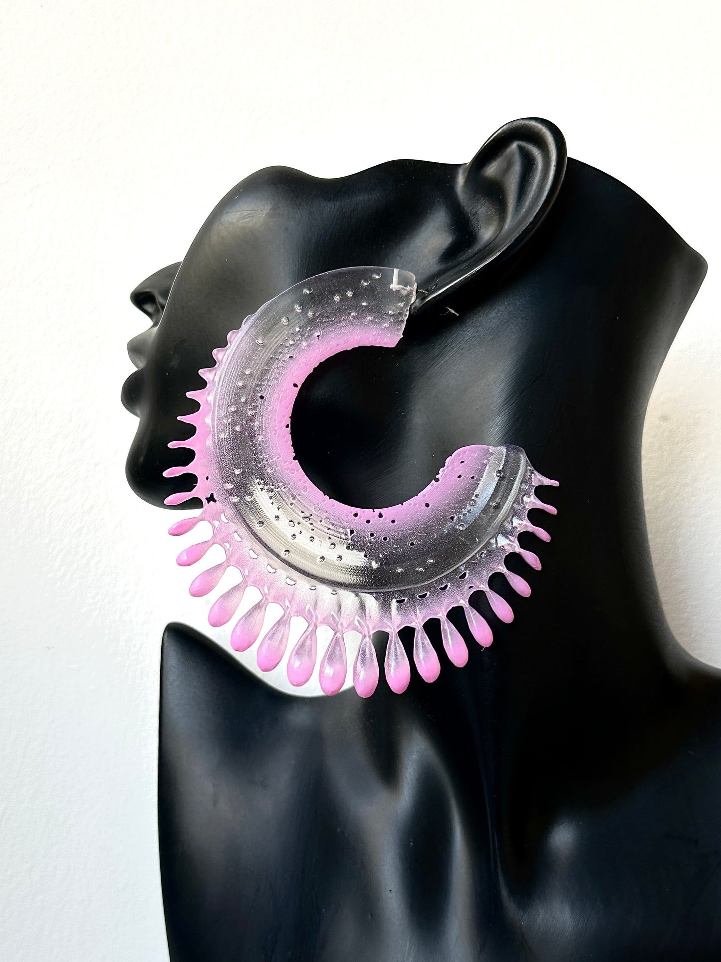 Resilient Passiflora Arc Earrings - Sakura