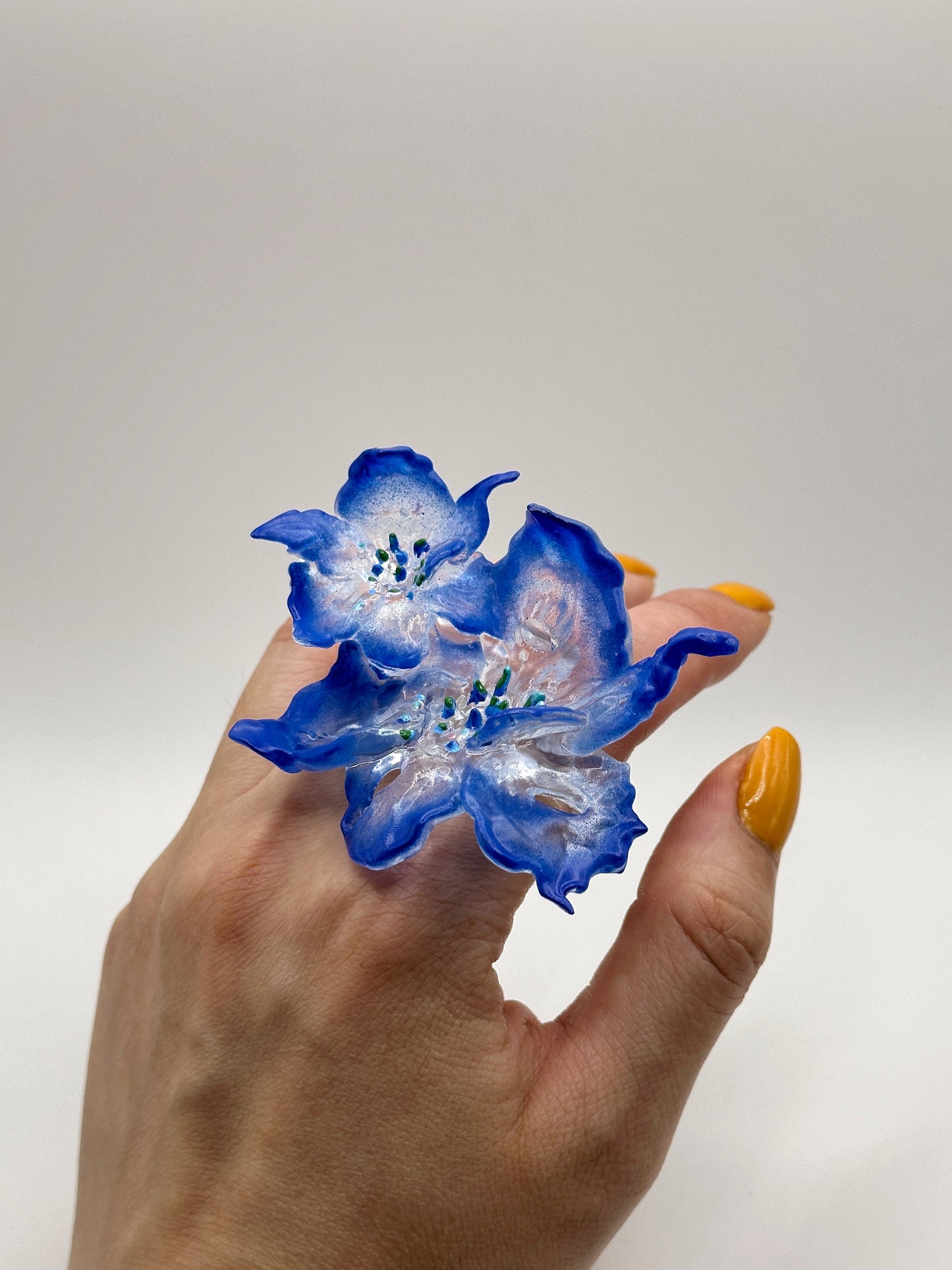 Daffodil Duo Flower Ring - Electric Blue Edge