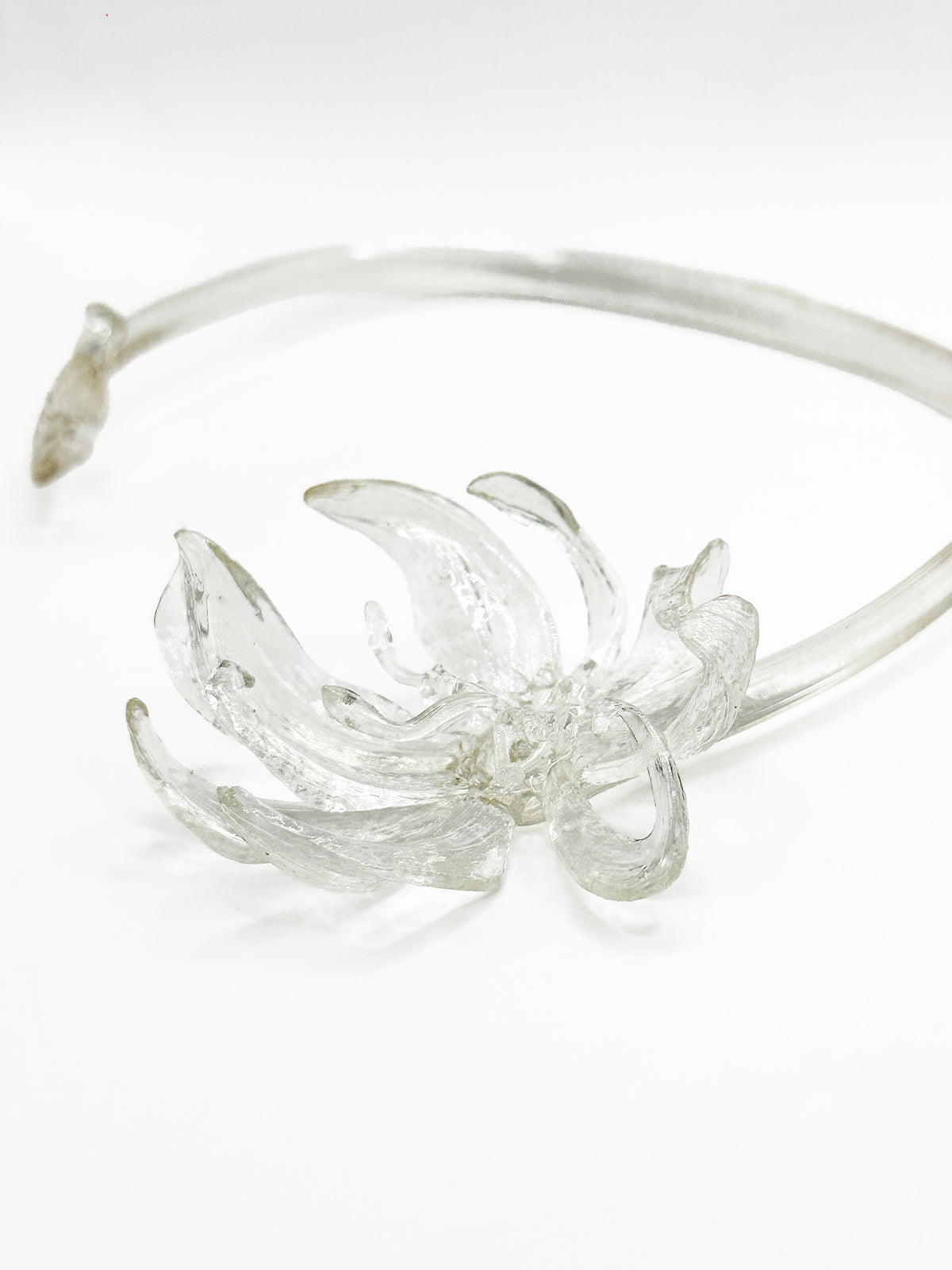 Clear Shy Gloriosa Choker