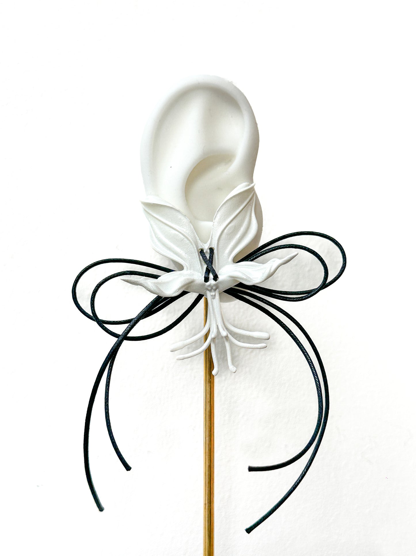 White Orchid Double Ribbon Earrings - Black