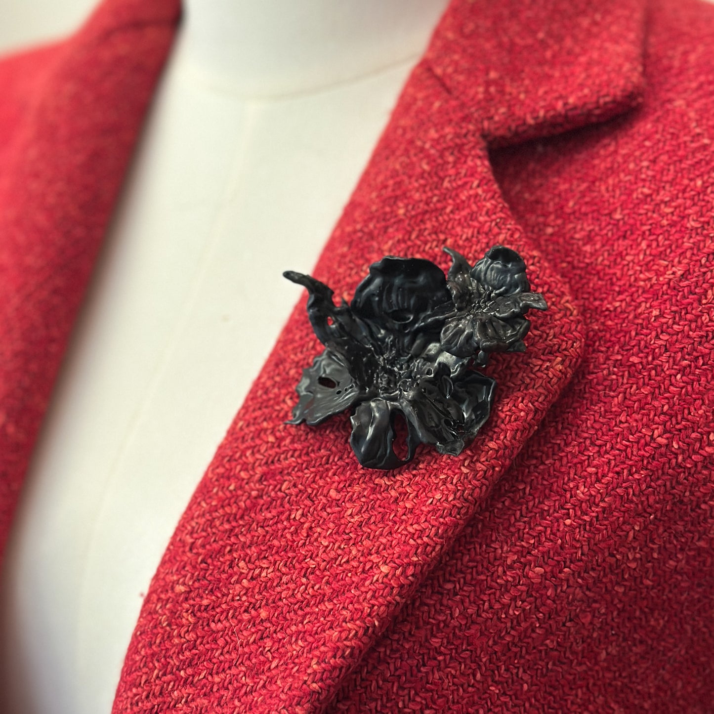 Black Daffodil Duo Flower Brooch