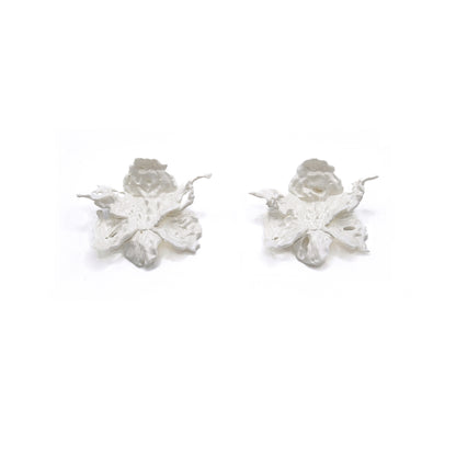 Regular Daffodils Blossom Earrings - White